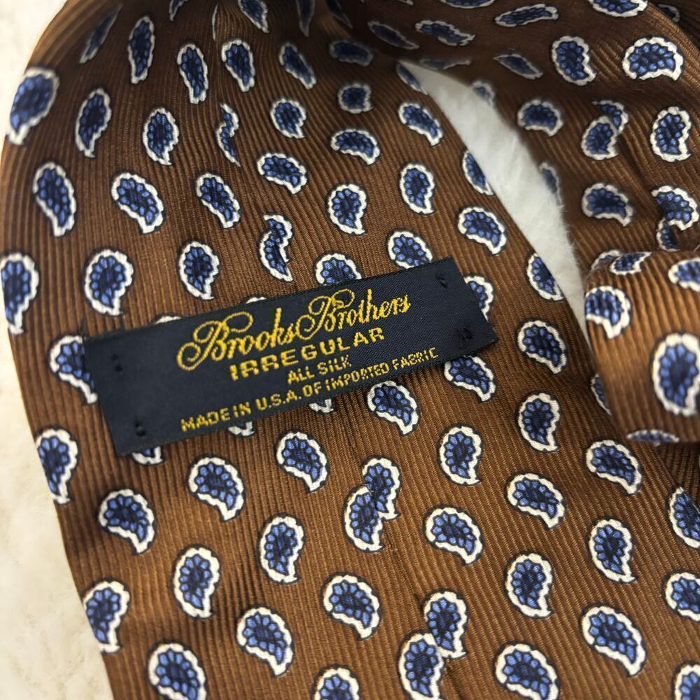 BROOKS BROTHERS IRREGULAR Men's Paisley 100% Silk Tie Made in USA - Picture 3 of 3